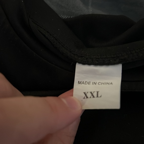 Fake Adidas Black Short Sleeve Tee with Iconic Logo - Picture 4 of 4